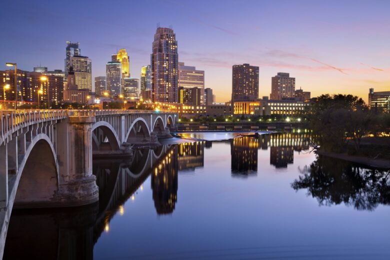 Living in Minneapolis has it's own pros & cons. Click here to learn about it.